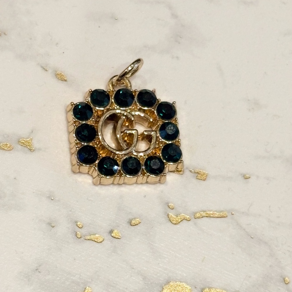 Authentic Gucci Upcycled Vintage Button Charm Pendant – Gold & Green Crystal - Picture 2 of 3